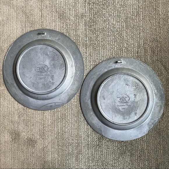 AMERICAN REVOLUTION PEWTER PLATE SET OF TWO W/PORCELAIN CENTER - DAR - Picture 12 of 12